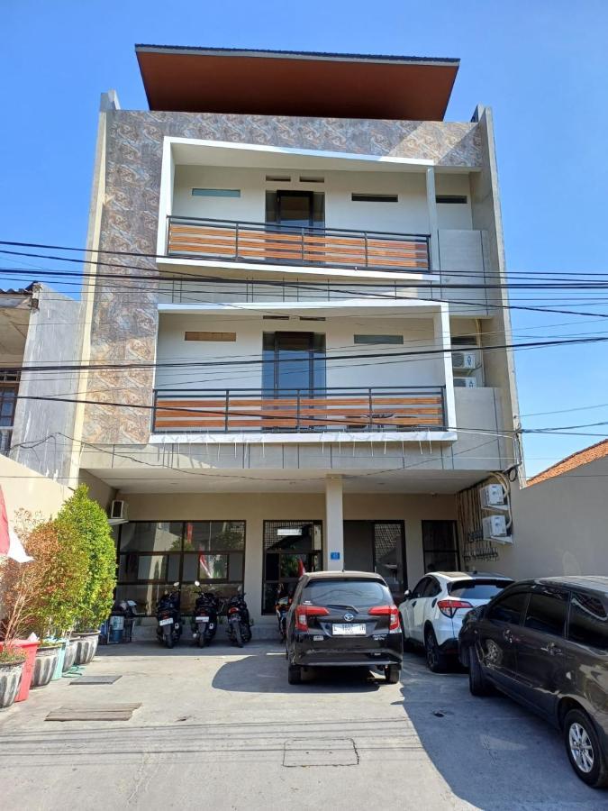 Phoenix Guest House Surabaya Kültér fotó